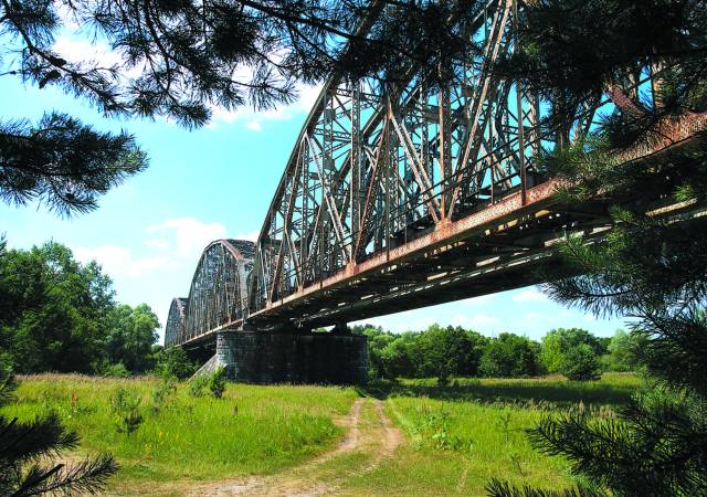 Most kolejowy w Olendrach